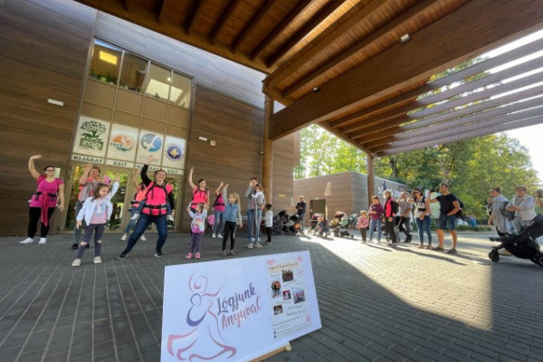 A Nemzetközi Babahordozó Hét megnyitó helyszíne volt Állatparkunk