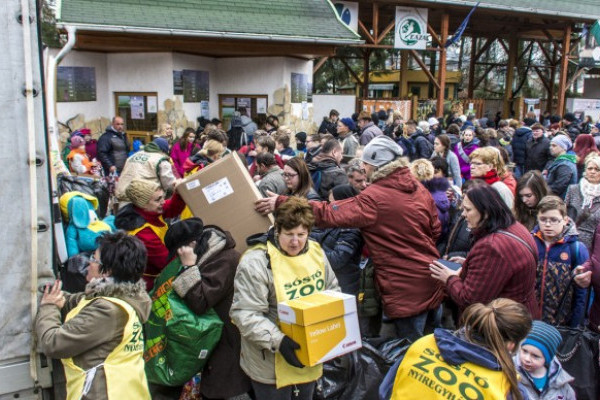 35 teherautónyi ajándékot gyűjtött  össze  Állatparkunk a mai jótékonysági napján!  